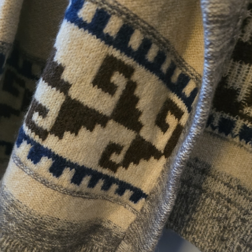 Lucky Brand Gray and Cream Patterned Sweater